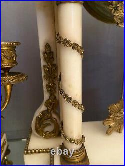 Garniture de cheminée pendule portique paire de candélabres style Louis XVI