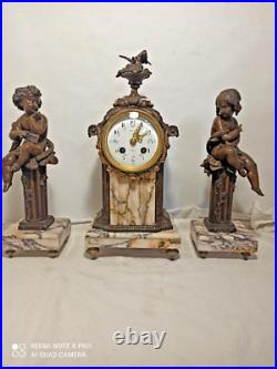Garniture pendule et putti en pendant(Moreau) marbre et regule fonctionne sonne