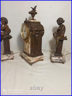 Garniture pendule et putti en pendant(Moreau) marbre et regule fonctionne sonne