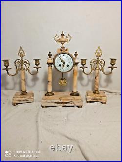 Garniture portique pendule et chandeliers marbre, bronze mouvement a reparer