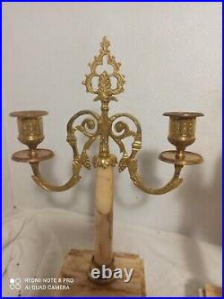 Garniture portique pendule et chandeliers marbre, bronze mouvement a reparer