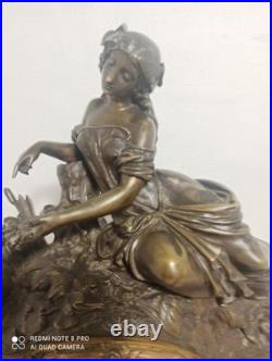 Grande pendule bronze deux patines Leda et le cygne fonctionne sonne