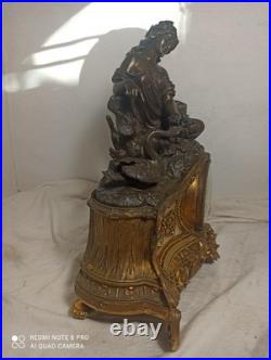 Grande pendule bronze deux patines Leda et le cygne fonctionne sonne