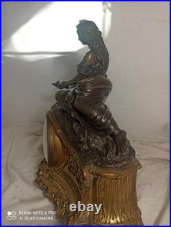 Grande pendule bronze deux patines Leda et le cygne fonctionne sonne