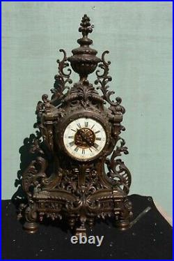 Grande pendule en bronze