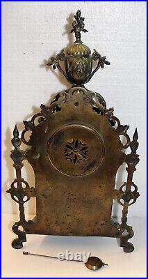 Grande pendule gothique en bronze Napoléon III fonctionnelle