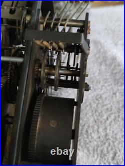 Horloge Comtoise 1 Mouvement D'oeil De Boeuf 3 Corps De Rouage Spécial