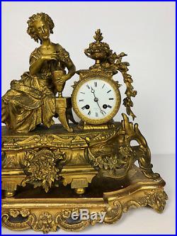 Horloge / Pendule En Bronze Doré À Décor D'une Femmme Cadran Signé Bellart