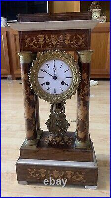 Horloge Pendule Portique d'époque Charles X en marqueterie 19ème siècle