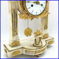 Horloge Pendule Portique d'époque Louis XVI en Bronze doré et marbre -du 18ème