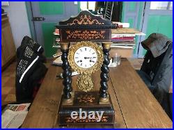 Horloge Pendule Portique d'époque Napoleon III -en marqueterie du 19ème siècle