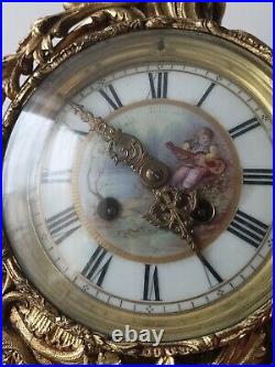 Horloge, Pendule Rococo En Bronze A Décor De Scène Romantique En Faïence, XIXeme