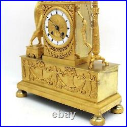 Horloge Pendule d'époque Empire en Bronze doré du 19ème siècle