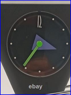 Horloge Triangle à Balancier Vintage Design Postmoderne Années 80's dlg Memphis Horloge Triangle à Balancier Vintage Design Postmoderne Années 80's dlg Memphis