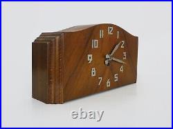 Horloge de cheminée vintage, pendule art déco en bois marque Carrez. Années 30