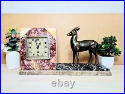 Horloge en marbre avec statue d'un animal sculpté en bronze