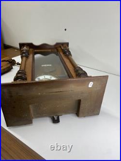 Horloge murale ancienne en bois avec ange dans son jus à restaurer très ancien