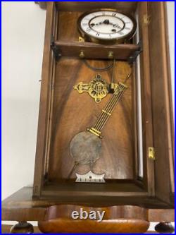 Horloge murale ancienne en bois avec ange dans son jus à restaurer très ancien