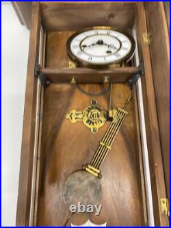 Horloge murale ancienne en bois avec ange dans son jus à restaurer très ancien