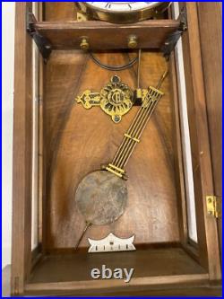 Horloge murale ancienne en bois avec ange dans son jus à restaurer très ancien