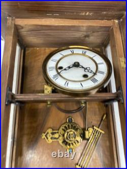 Horloge murale ancienne en bois avec ange dans son jus à restaurer très ancien