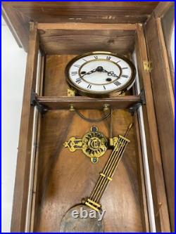 Horloge murale ancienne en bois avec ange dans son jus à restaurer très ancien