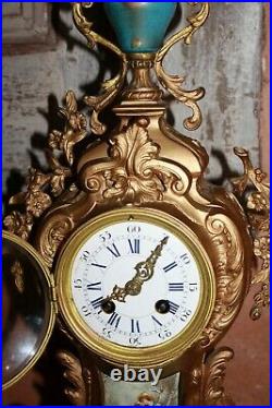 Horloge pendule cartel du XIX ème en bronze et porcelaine style Louis XVI