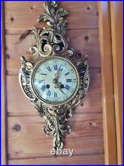 Horloge, pendule d'applique en bronze du XIXe siècle