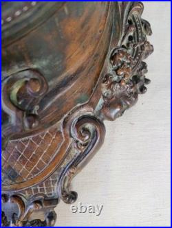 Horloge, pendule d'applique en bronze du XIXe siècle