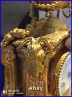 Horloge pendule en bronze doré 19e