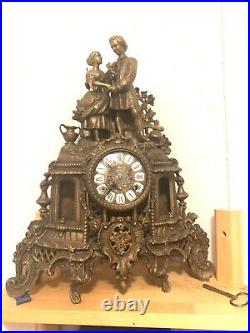 Horloge sertie de romance (impériale) italie Bronze, Laiton XXe siècle