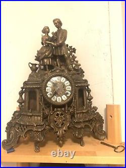 Horloge sertie de romance (impériale) italie Bronze, Laiton XXe siècle