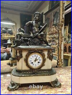 Imposante horloge en marbre surmonté d'un angelot en bronze, Napoléon III