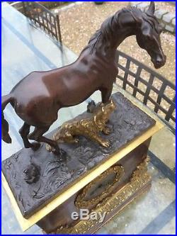 Imposante pendule bronze Restauration XIXème chien et cheval mouvement a fil