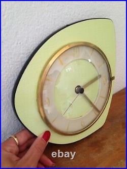 MAGNIFIQUE Horloge pendule TRIANGULAIRE VEDETTE FORMICA VINTAGE 50 60's 70's