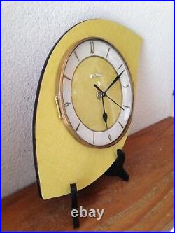 Magnifique Horloge pendule triangulaire formica jaune bayard Vintage An 50 70