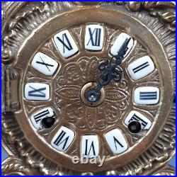 Montre De Table Mécanique Style Baroque En Laiton Doré Vintage Années 60 Montre De Table Mécanique Style Baroque En Laiton Doré Vintage Années 60