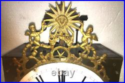 Mouvement comtoise, verge, roi soleil, angelots, putti 2 sonneries Augier St Etie Mouvement comtoise, verge, roi soleil, angelots, putti 2 sonneries Augier St Etie