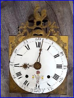 Mouvement horloge XVIII fronton bronze coq poignée de main cadran incurvé fleuri