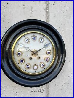 N. 4 horloge pendule ancienne oil de bouf avec son pendule et sa clé Fonctionne