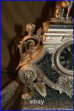 Originale pendule polychrome en régule cuivre et bronze argenté chasseur XIX ème