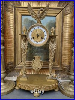 PENDULE BRONZE DORÉ RETOUR D'ÉGYPTE. EMPIRE NAPOLÉON. Clock uhr Portique