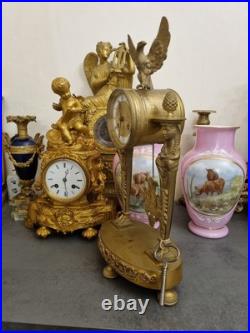 PENDULE BRONZE DORÉ RETOUR D'ÉGYPTE. EMPIRE NAPOLÉON. Clock uhr Portique
