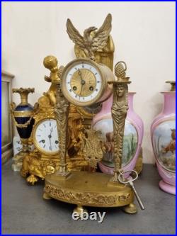 PENDULE BRONZE DORÉ RETOUR D'ÉGYPTE. EMPIRE NAPOLÉON. Clock uhr Portique