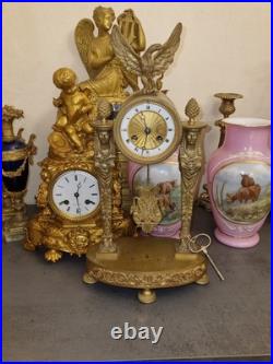 PENDULE BRONZE DORÉ RETOUR D'ÉGYPTE. EMPIRE NAPOLÉON. Clock uhr Portique
