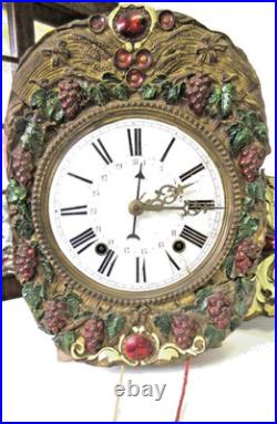 PENDULE COMTOISE avec son RICHE BALANCIER et poids Beau décor de Vignes