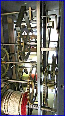 PENDULE COMTOISE avec son RICHE BALANCIER et poids Beau décor de Vignes
