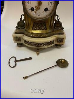 PENDULE EN BRONZE EPOQUE XIXeme CADRAN EMAILLE SOCLE MARBRE BLANC A REVISER