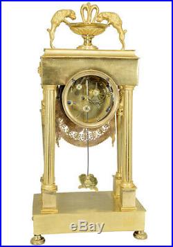 PENDULE PORTIQUE. Kaminuhr Empire clock bronze horloge antique cartel uhren