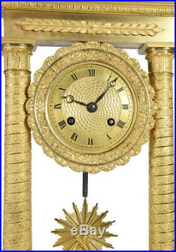PENDULE PORTIQUE SPIRALE. Kaminuhr Empire clock bronze horloge antique uhren